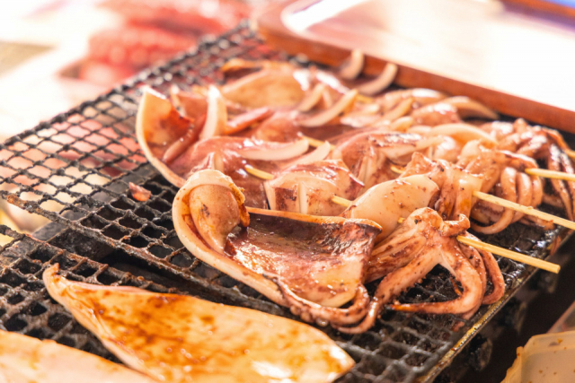 いかの串焼きで有名な呼子朝市の名物店「かま笑」