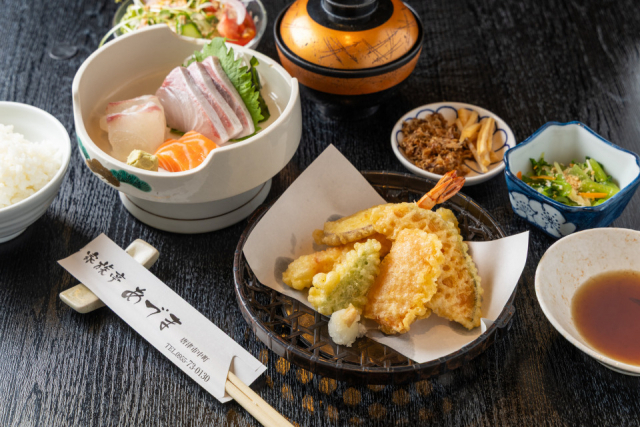 おいしく健康的な 「うまっ!ヘルシー」な海鮮料理を提供「家族亭あづま」